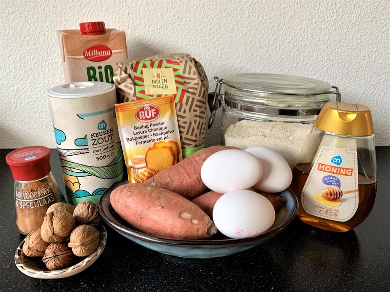 Ingrediënten zoete aardappel cake zonder suiker