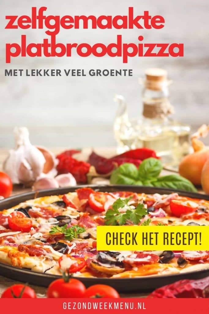 Heerlijk recept voor platbroodpizza met courgette. Deze zelfgemaakte platbrood pizza met lekker veel groente staat binnen 30 minuten op tafel! #pizza #recept