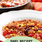 Simpel recept voor zelfgemaakte chili con carne zonder pakje. De lekkerste chili con carne maken is heel eenvoudig met dit snelle recept voor je eigen chili con carne kruidenmix. Serveer de chili con carne met rijst of bloemkoolrijst (voor een koolhydraatarme avondmaaltijd).