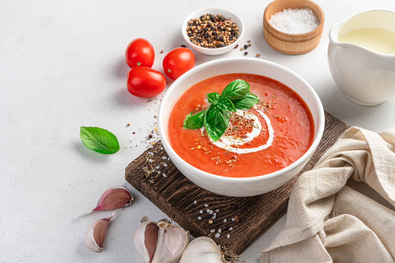 vegetarische-tomatensoep-gezond-weekmenu