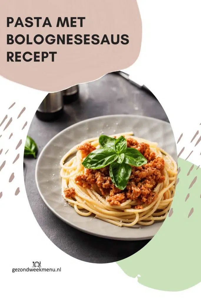 Snelle bolognesesaus met veel groenten. Dit spaghetti bolognese recept is lekker, gezond en staat binnen 30 minuten op tafel.